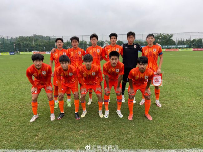 电影接近完结时，他向即将告别的学生提这个误写的事。
